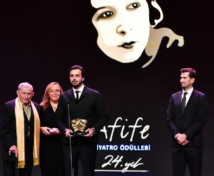 24. Afife Tiyatro Ödüllerinde “Amadeus” Haldun Dormen Özel Ödülü’nü aldı